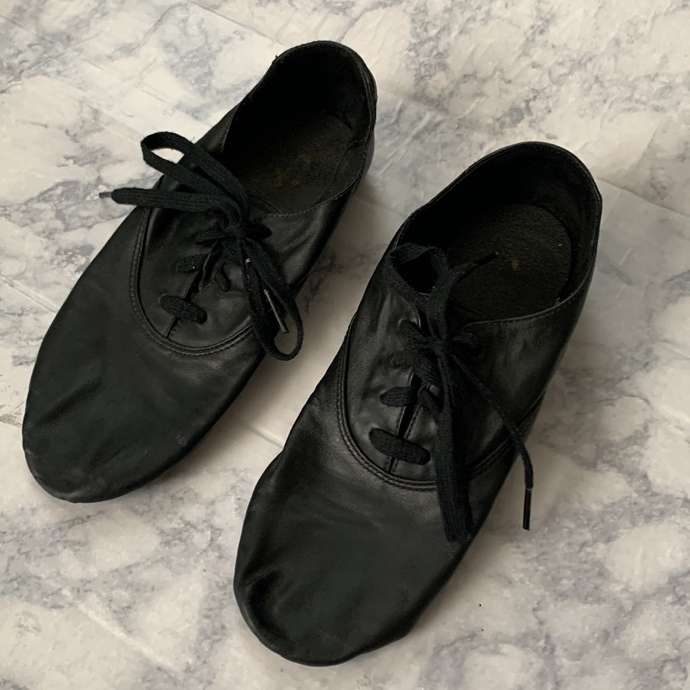 Capezio Black Leather Lace Up Jazz Shoes - size 7